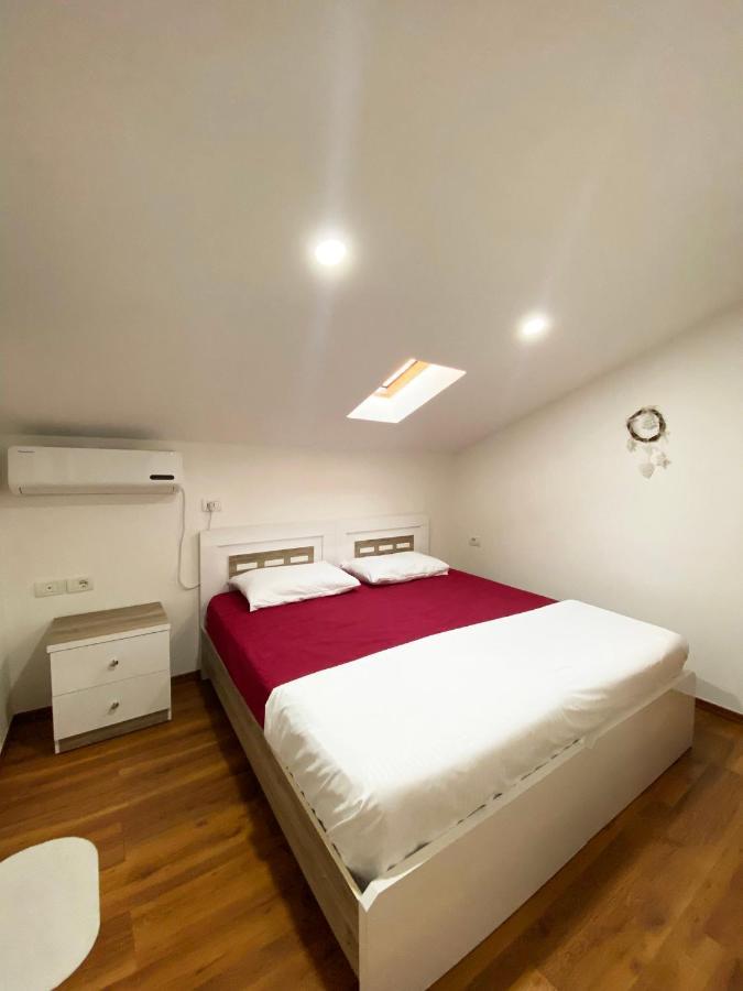 Guest House Himaj Berat Extérieur photo